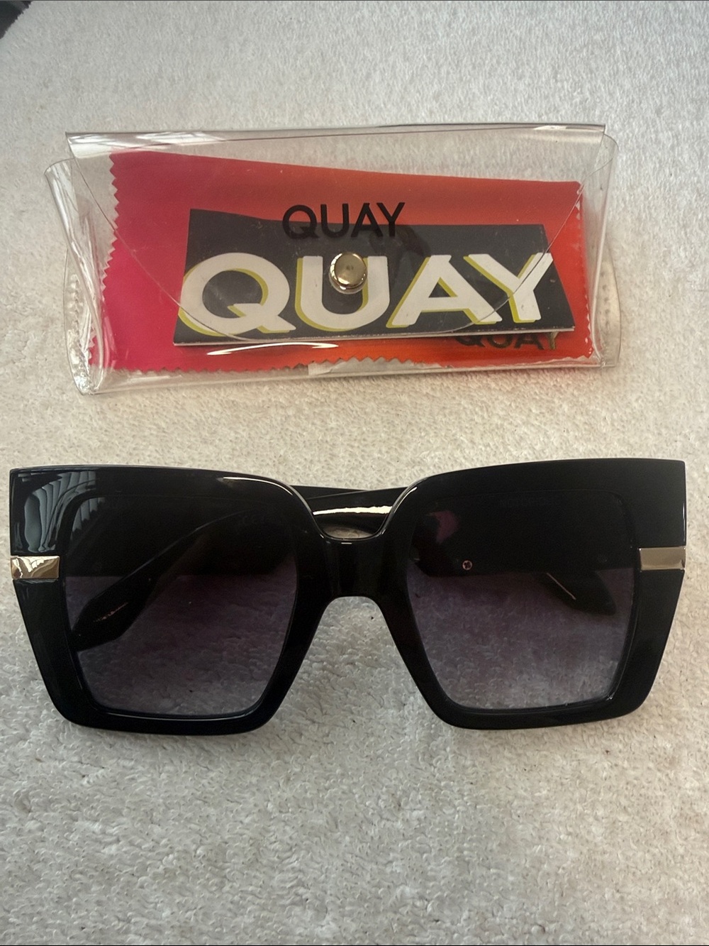 Quay NOTORIOUS Sunglasses Black Frame